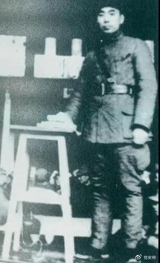 1939年3月10日，周恩來為新四軍排以上干部作題為《目前形勢與新四軍任務(wù)》的報告。
