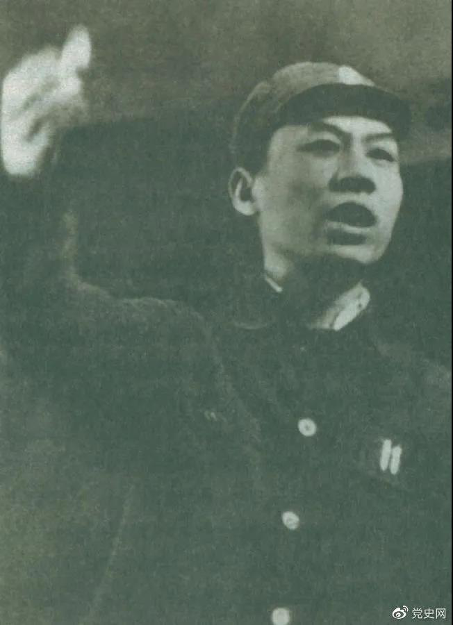 1943年，劉少奇在延安。
