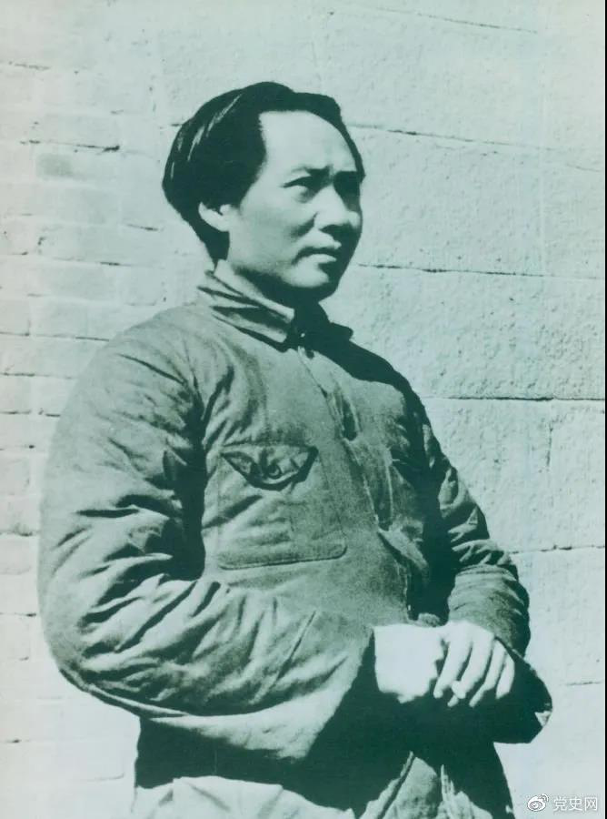 1936年2月至5月，毛澤東、彭德懷率軍進行了東征戰(zhàn)役。圖為指揮東征戰(zhàn)役時的毛澤東。