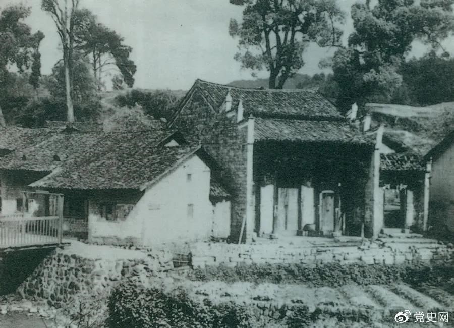 1928年5月20日，毛澤東主持召開中共湘贛邊界第一次代表大會。圖為會址——茅坪謝氏慎公祠。
