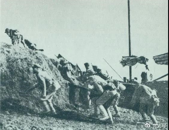 1949年5月23日，人民解放軍向上海國民黨政府軍隊(duì)發(fā)起總攻，占領(lǐng)了黃浦江堤。