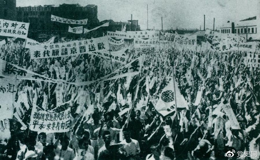 　　1946年6月23日，上海各界5萬(wàn)余人在北火車站廣場(chǎng)召開(kāi)歡送赴南京請(qǐng)?jiān)复淼拇髸?huì)，呼吁和平，反對(duì)內(nèi)戰(zhàn)，并舉行了示威游行。 