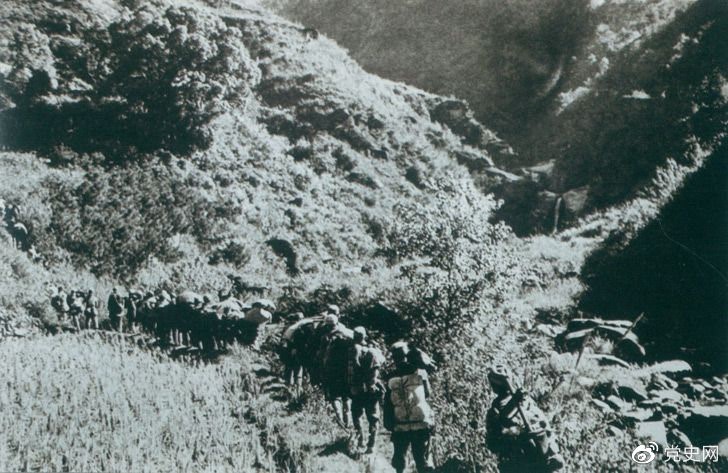 　　1947年6月，劉鄧大軍強渡黃河天險，千里躍進大別山，揭開了中國人民解放軍戰(zhàn)略進攻的序幕。